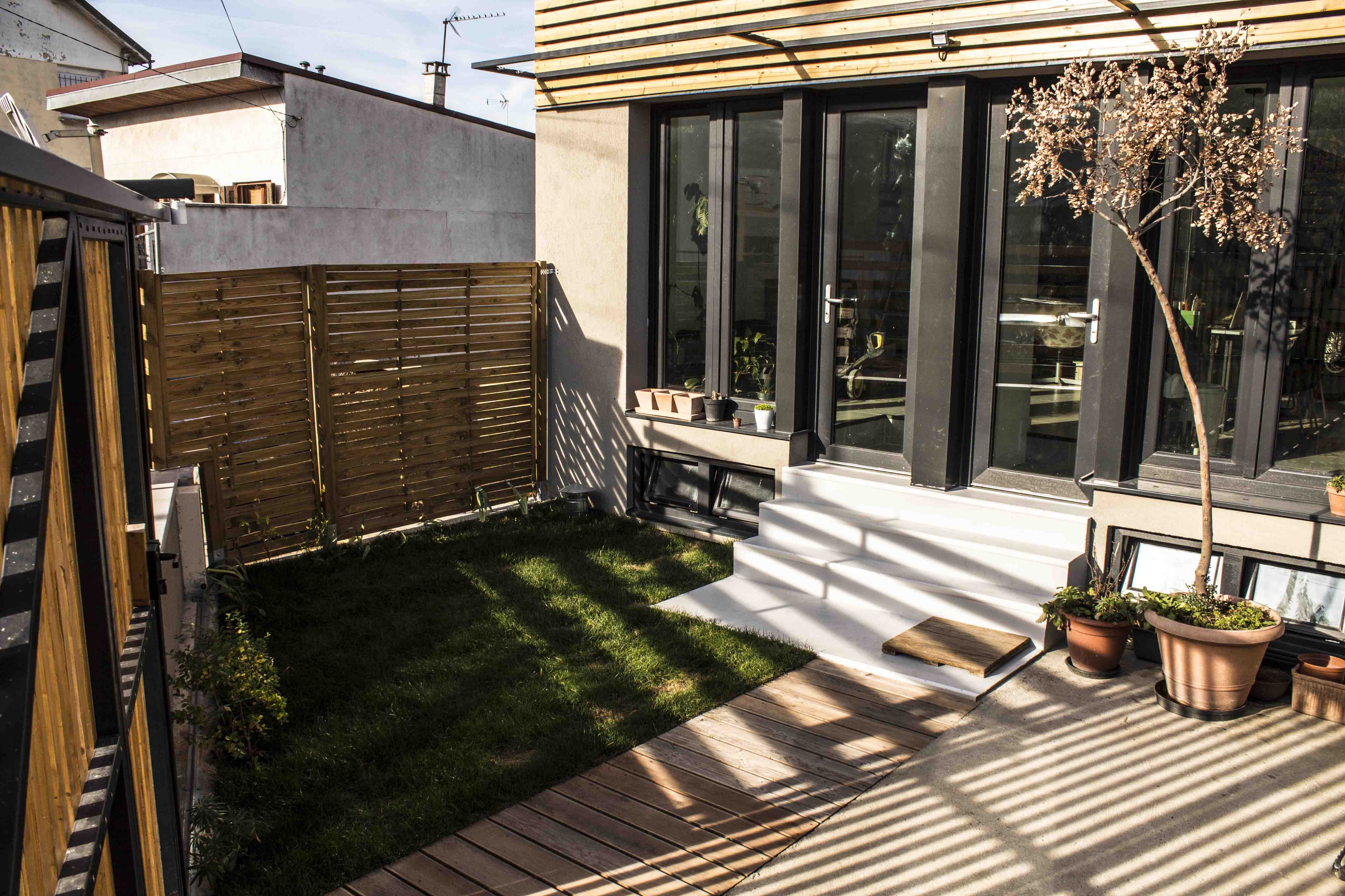 Aménagement d'un petit jardin côté rue